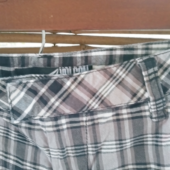 Volcom 7 Black Tan Plaid Shorts - Picture 6 of 8